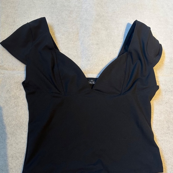 Black off the shoulder or on the shoulder top - Picture 2 of 2